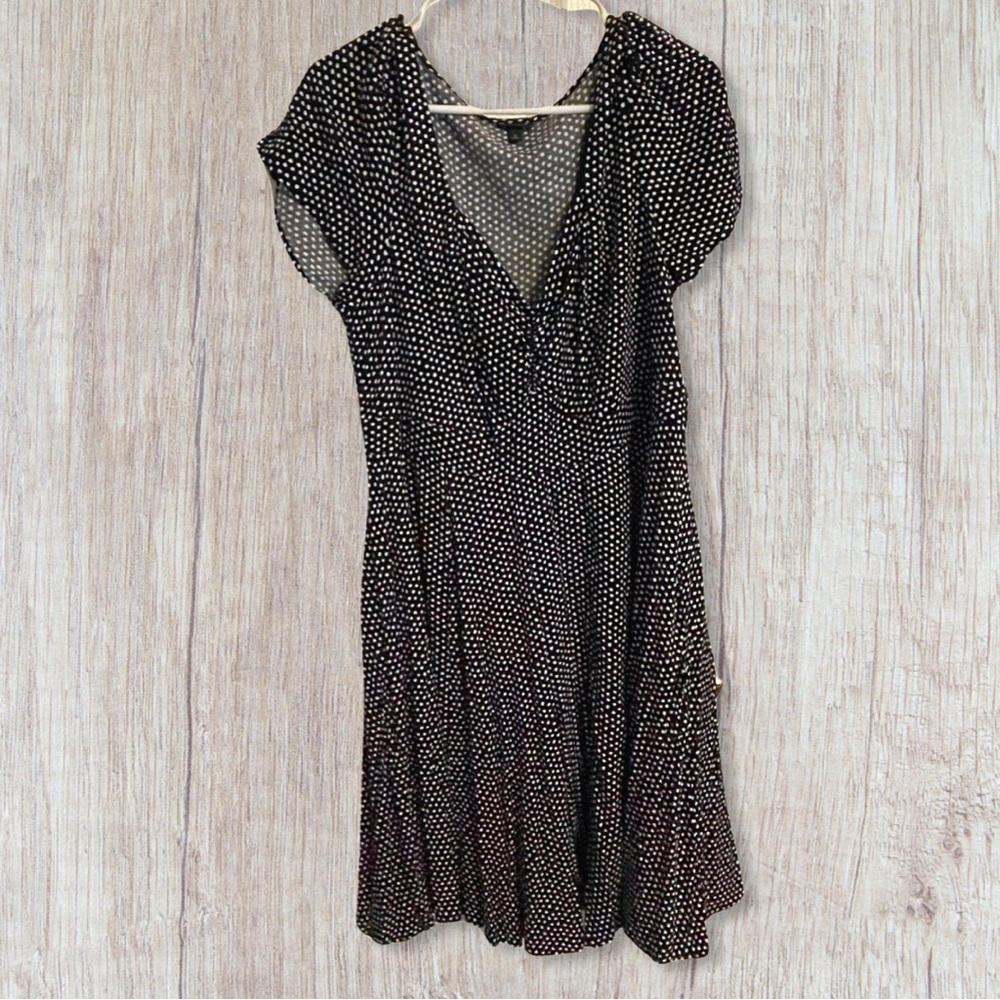 NWOT Torrid Polka Dot V Neck Dress Size 2 Black and White Dress with Pockets